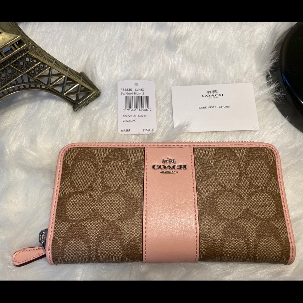 ‼️SOLD‼️Coach Wallet - Picture 1 of 5